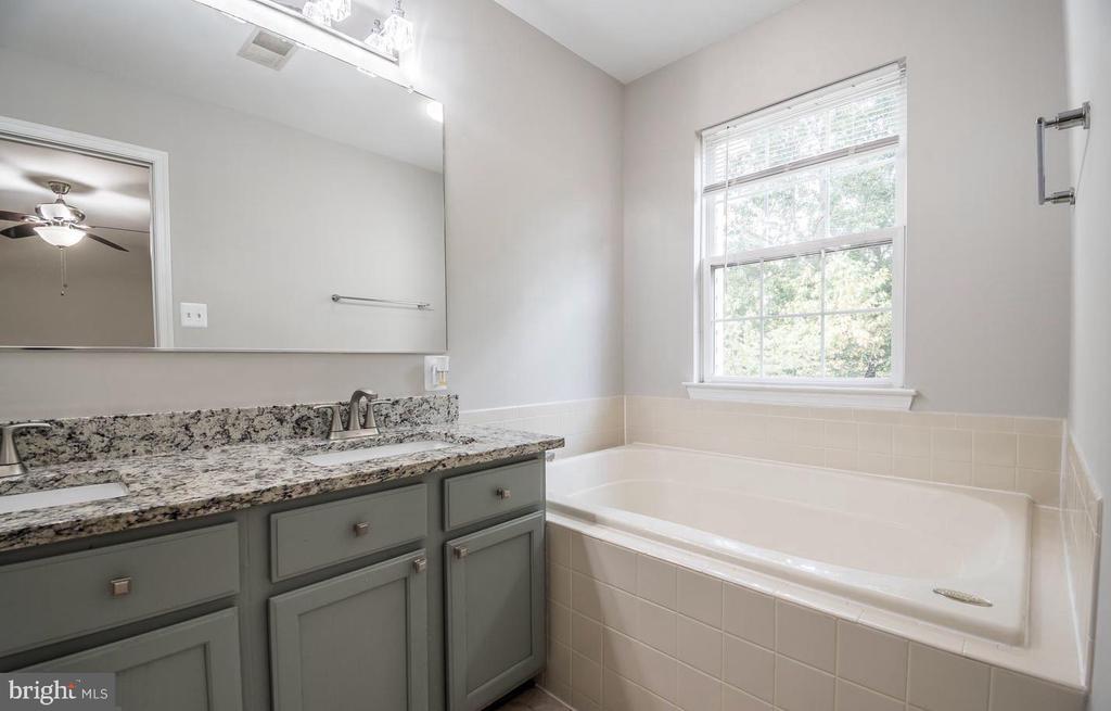 45572 GRAND CENTRAL SQ