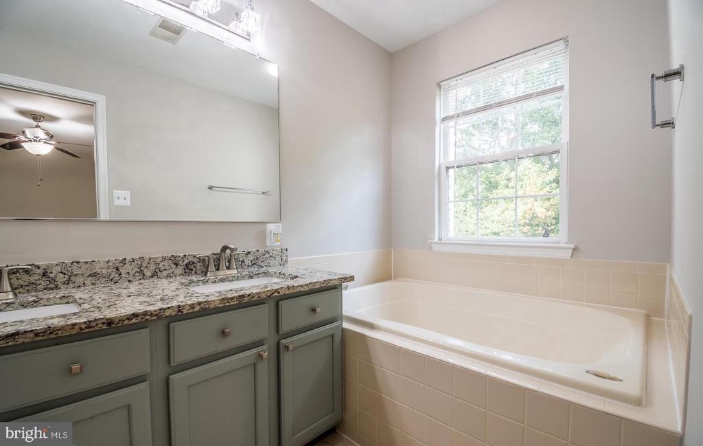 45572 GRAND CENTRAL SQ