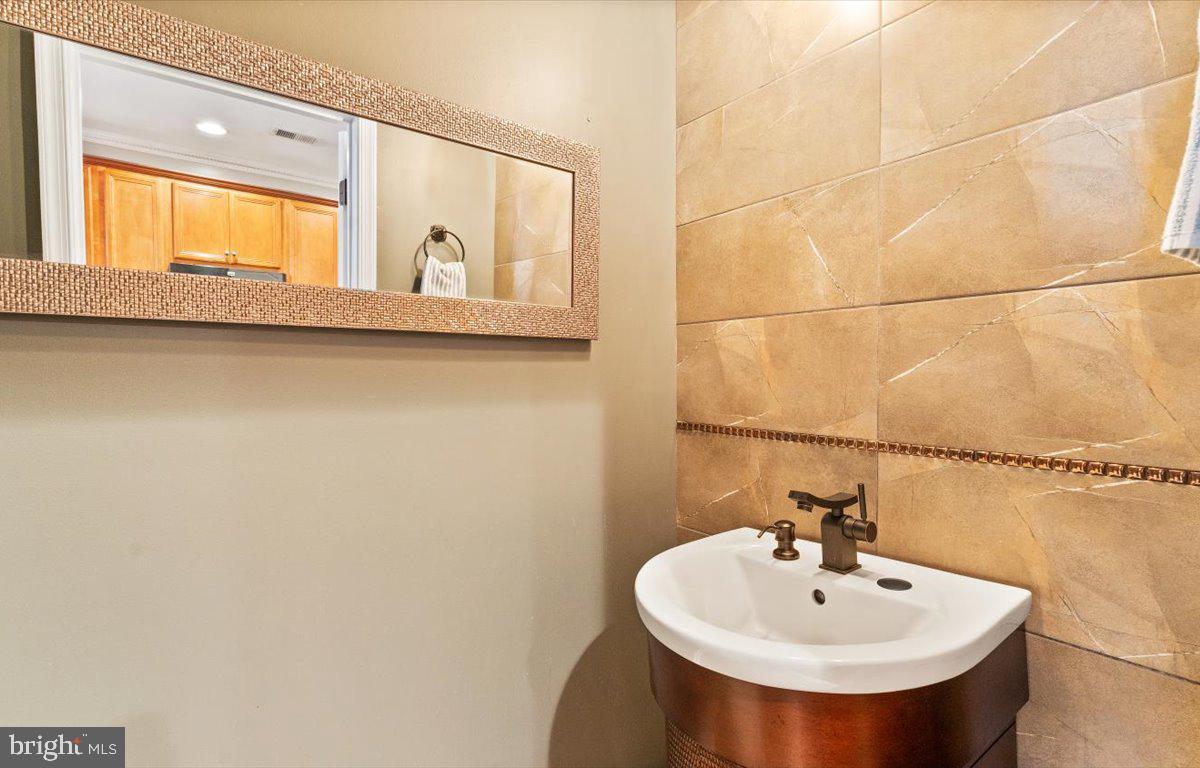 22705 SETTLERS TRAIL