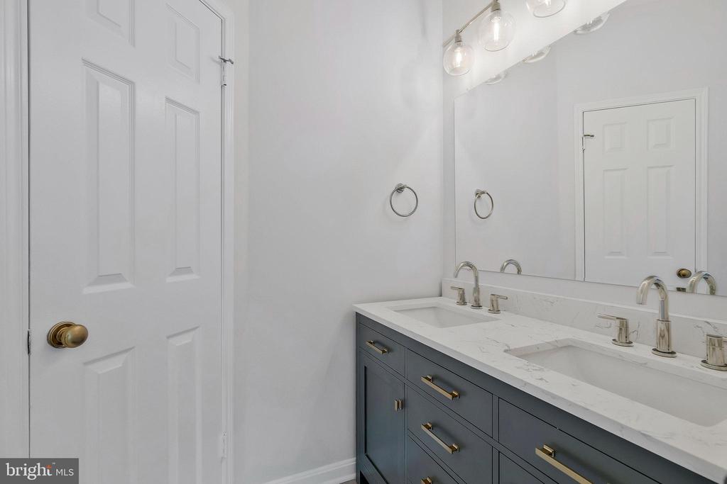 672 Gateway Dr SE #602