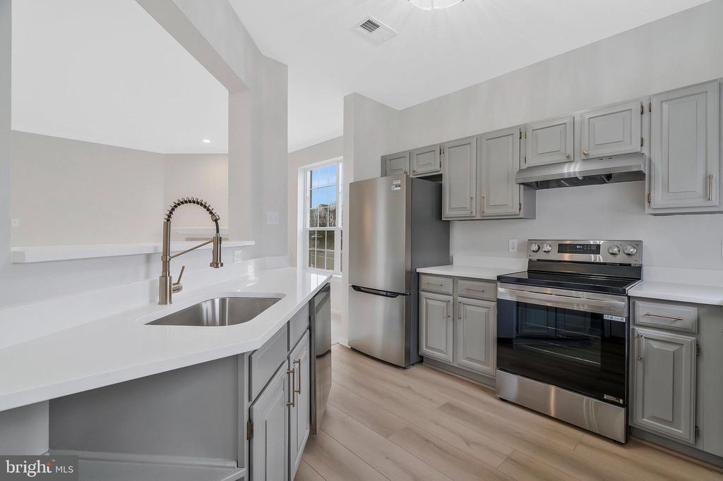 672 Gateway Dr SE #602