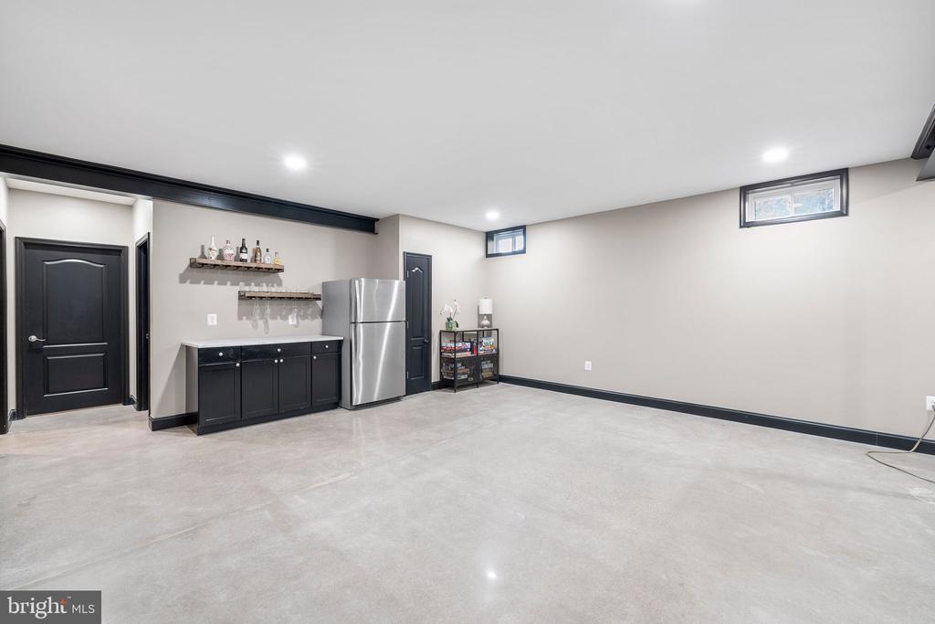 24481 Island Pool Ct