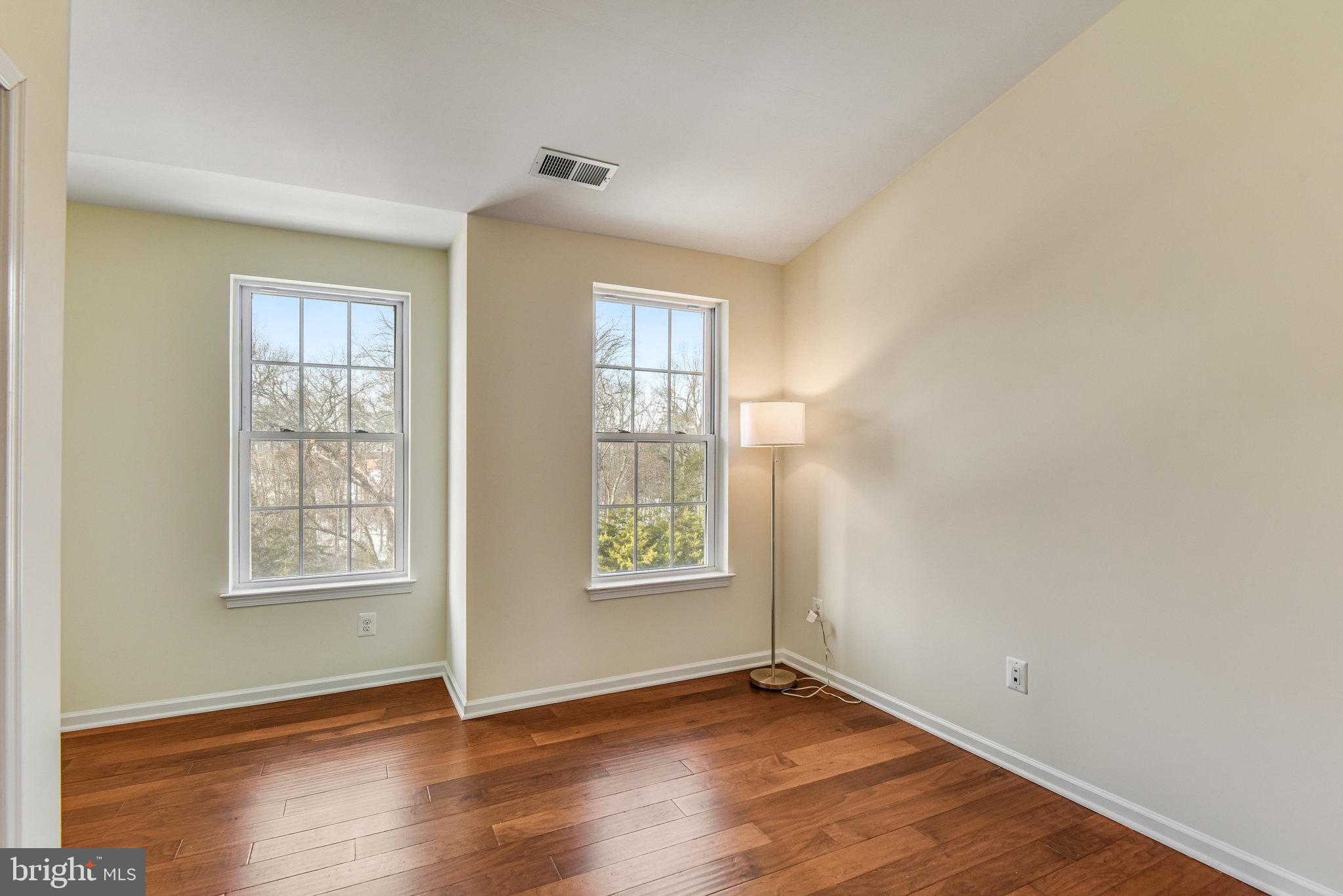 25568 Creekmore Ter