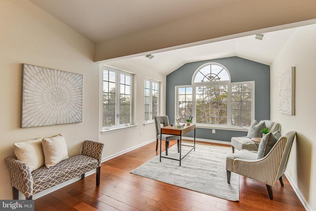 25568 Creekmore Ter