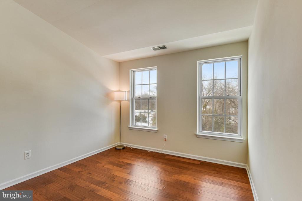 25568 Creekmore Ter