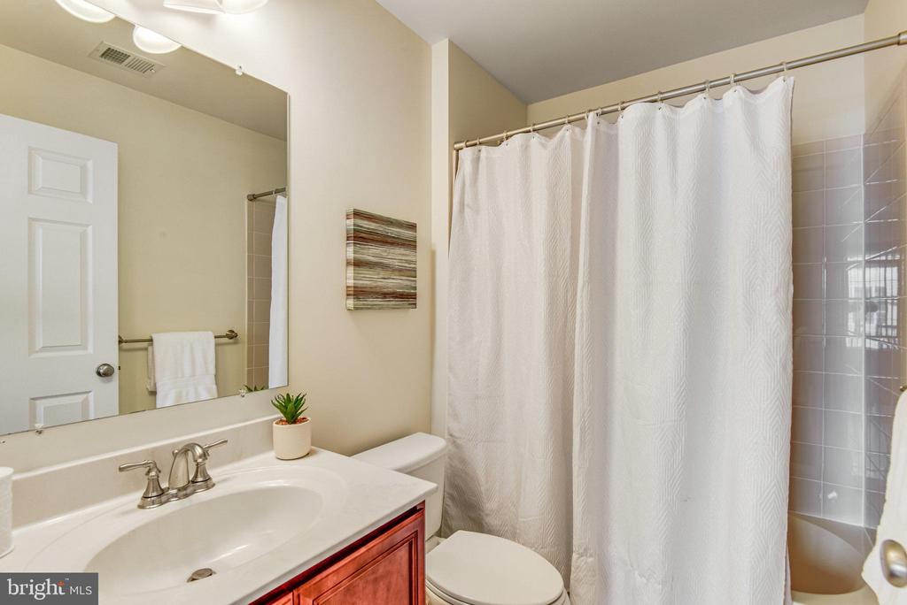 25568 Creekmore Ter