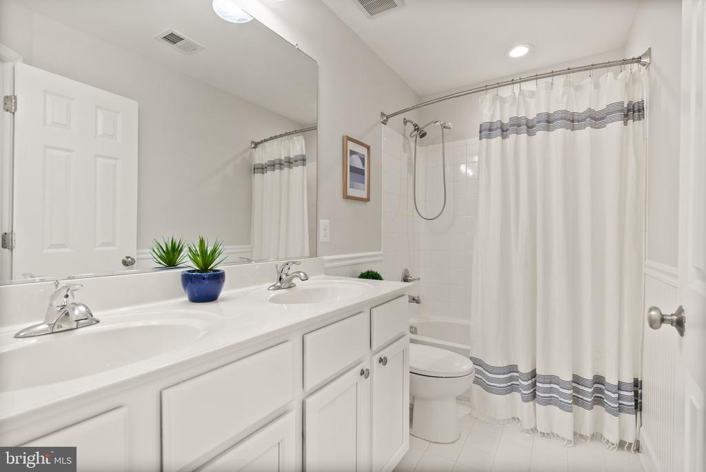 21232 Glassmoyer Ct