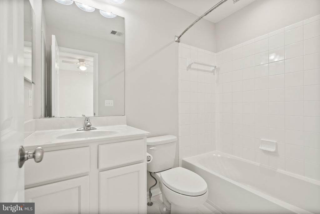 21232 Glassmoyer Ct