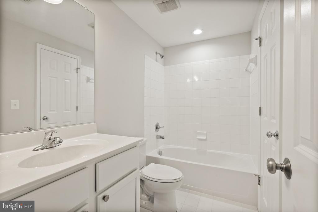 21232 Glassmoyer Ct