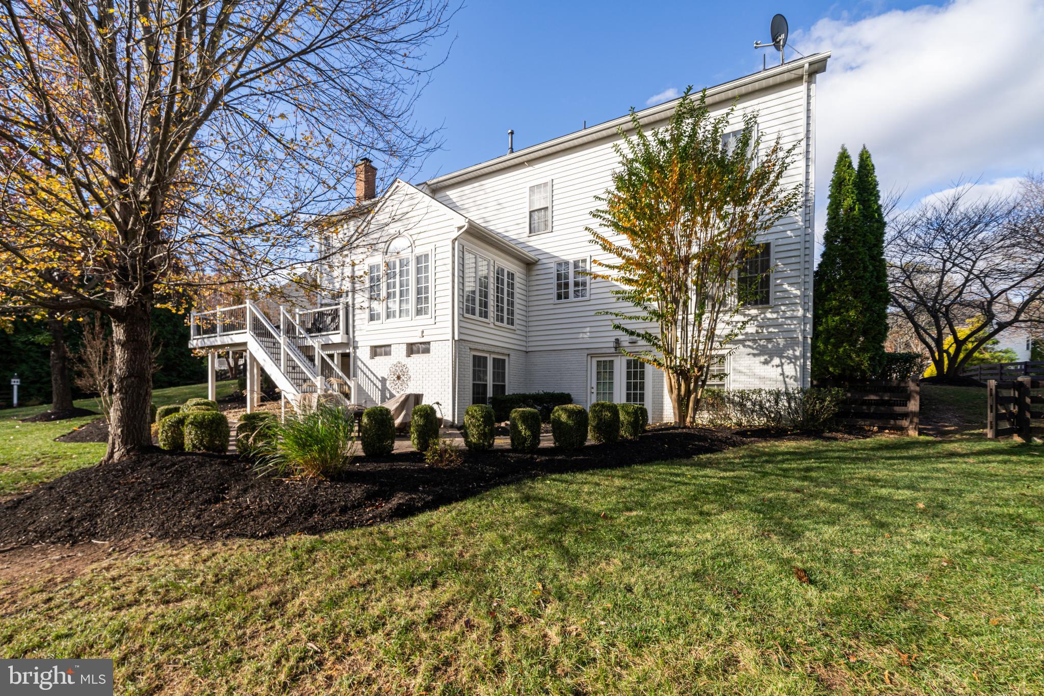 24286 Walnut Hill Pl