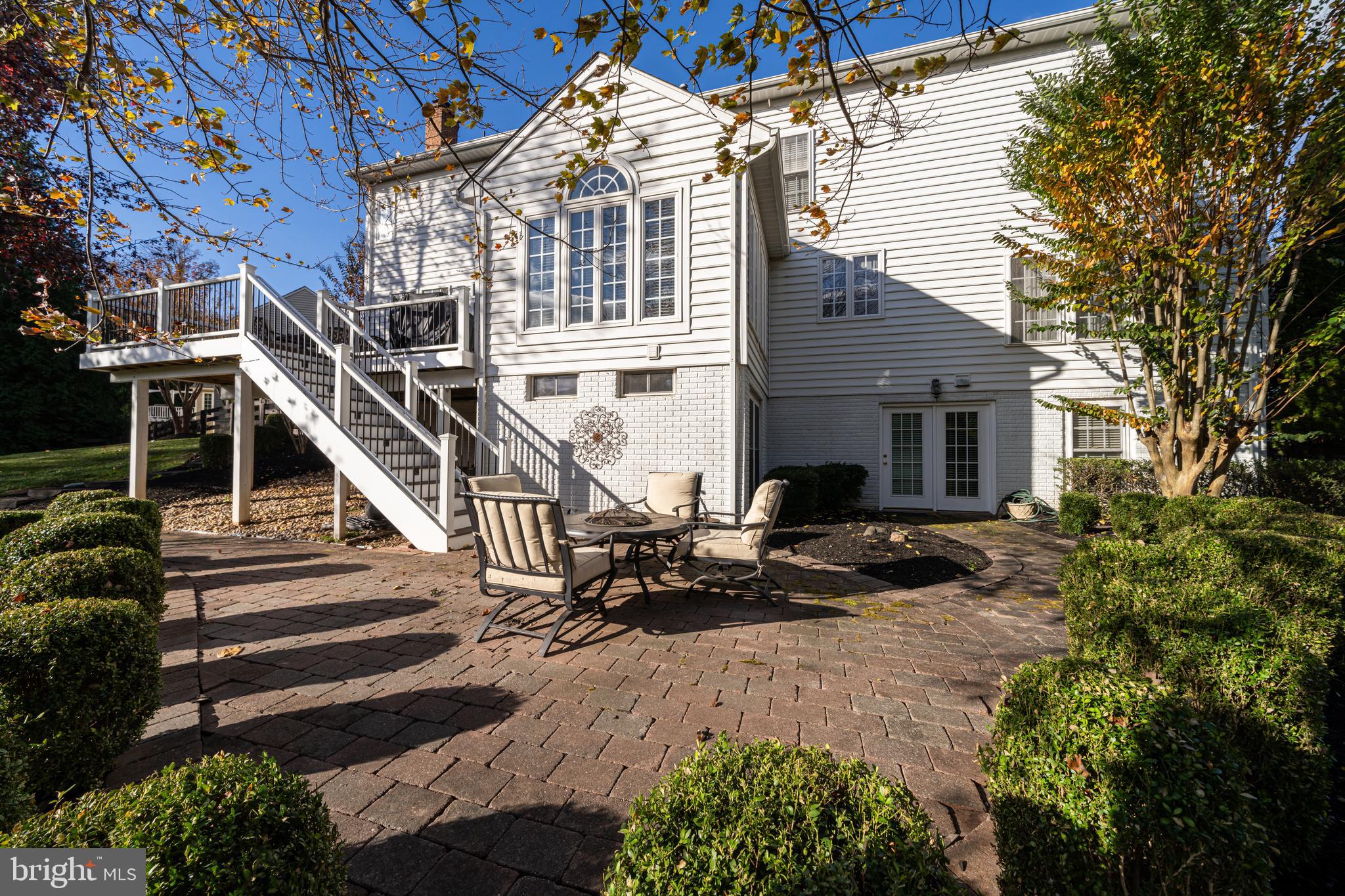 24286 Walnut Hill Pl