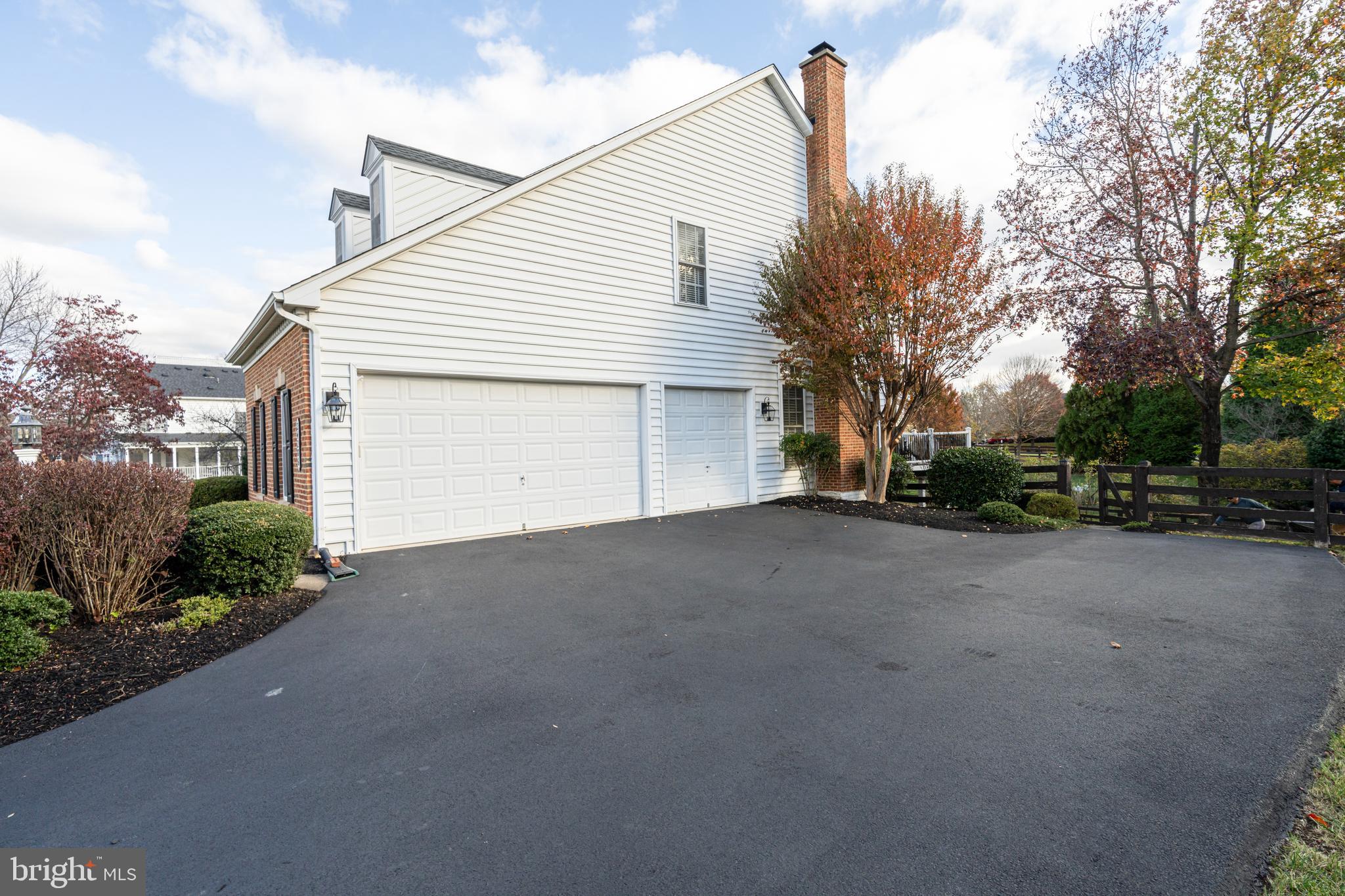 24286 Walnut Hill Pl