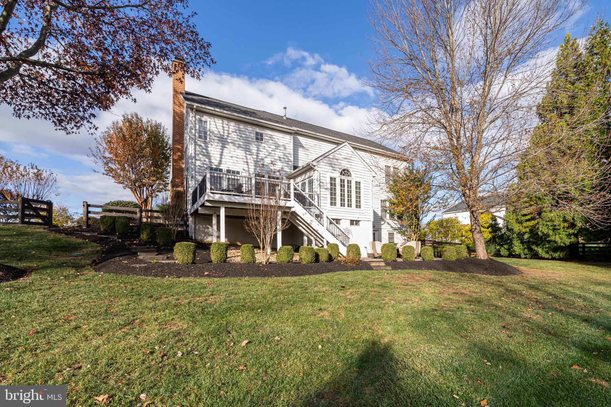 24286 Walnut Hill Pl