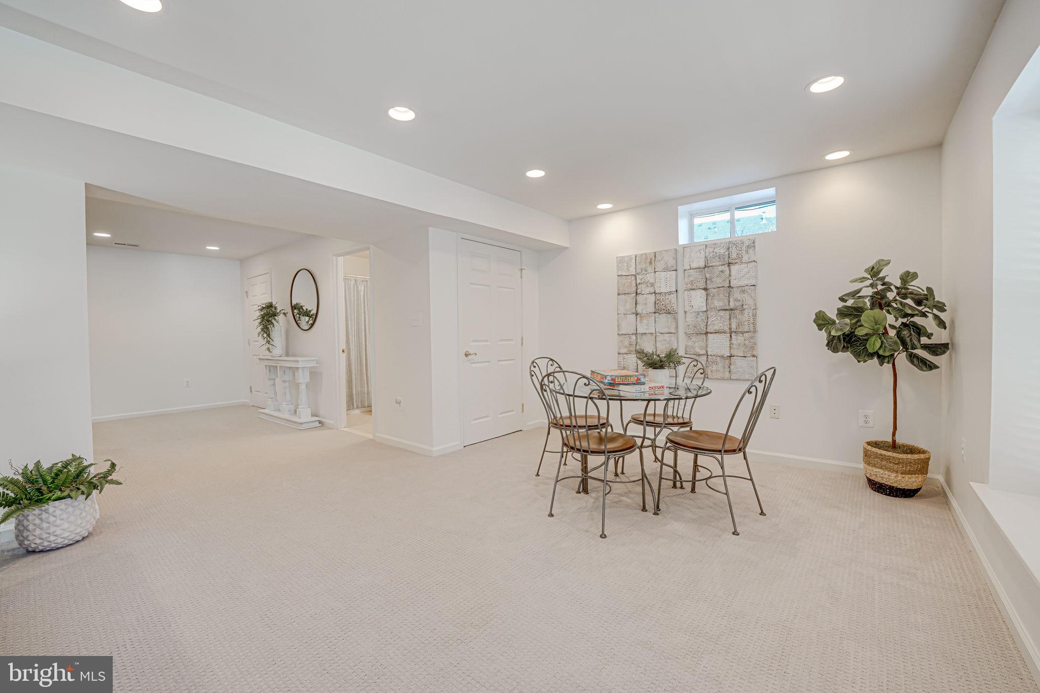 24286 Walnut Hill Pl
