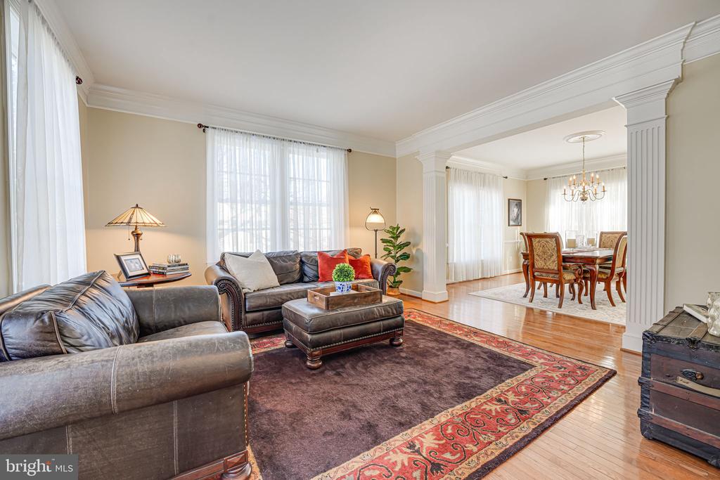 24286 Walnut Hill Pl
