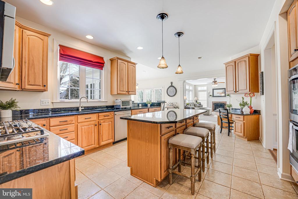 24286 Walnut Hill Pl