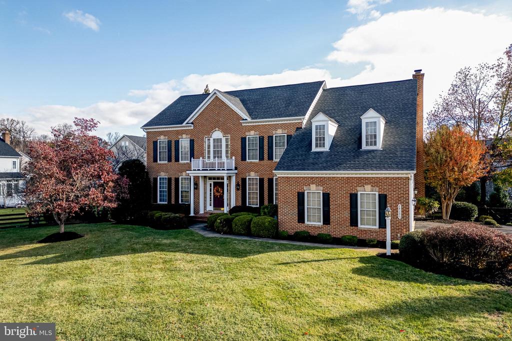 24286 Walnut Hill Pl