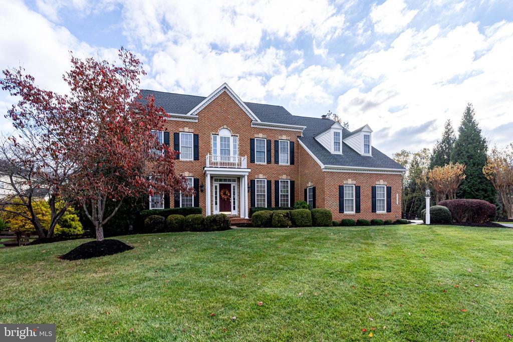 24286 Walnut Hill Pl