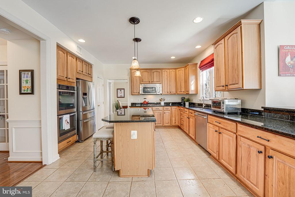 24286 Walnut Hill Pl