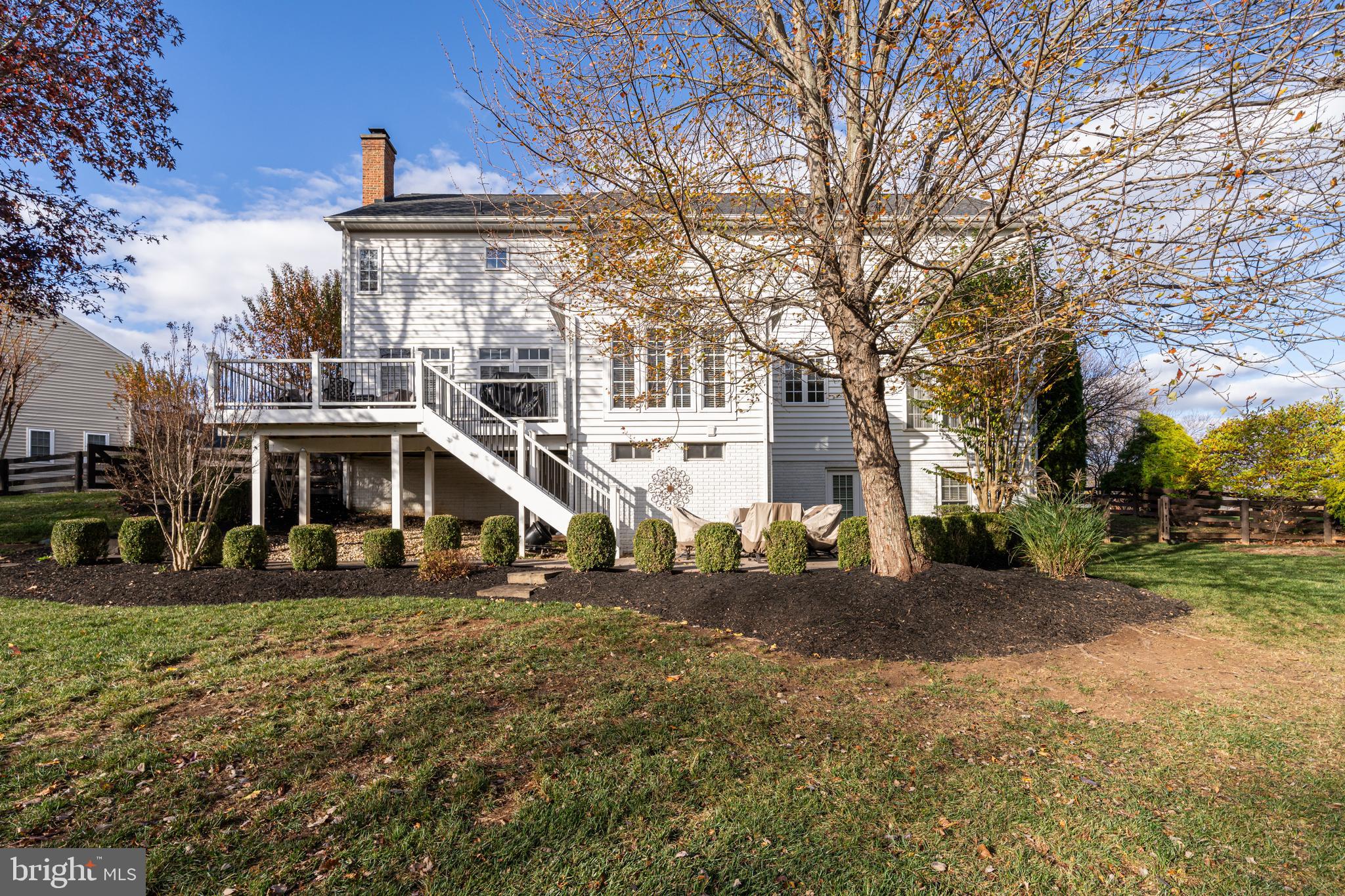 24286 Walnut Hill Pl