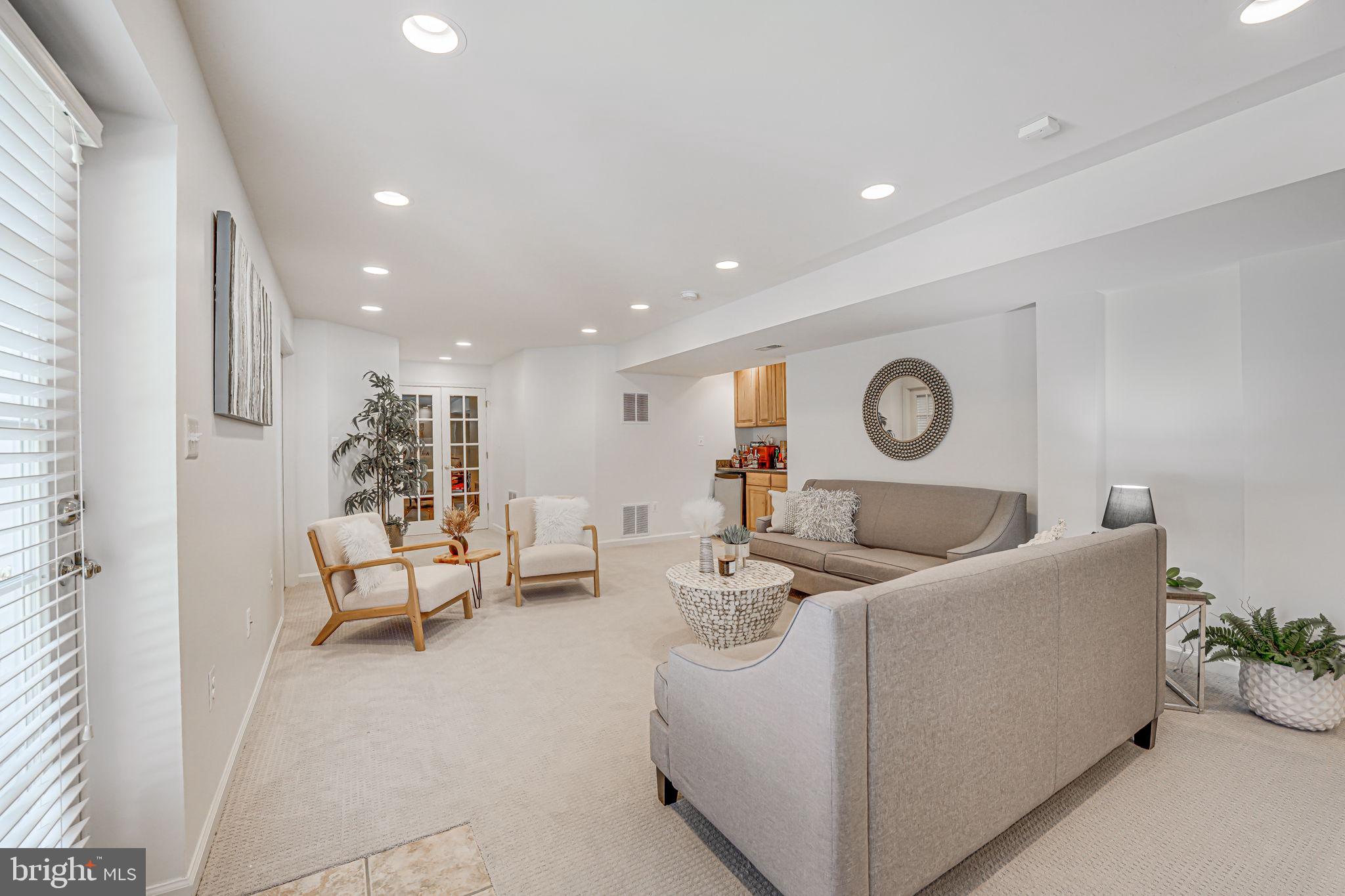 24286 Walnut Hill Pl