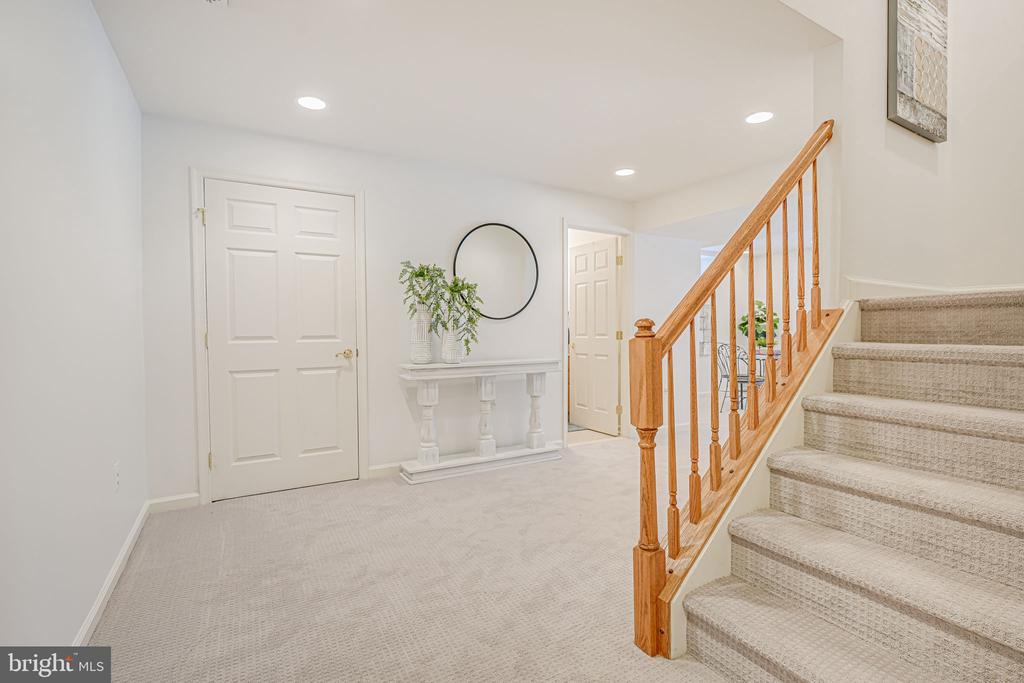 24286 Walnut Hill Pl
