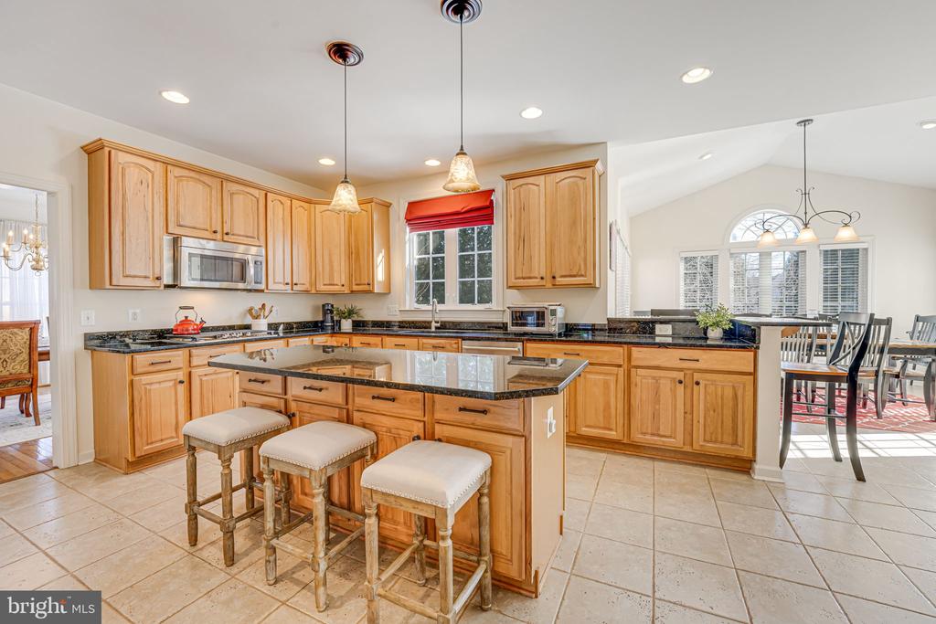 24286 Walnut Hill Pl