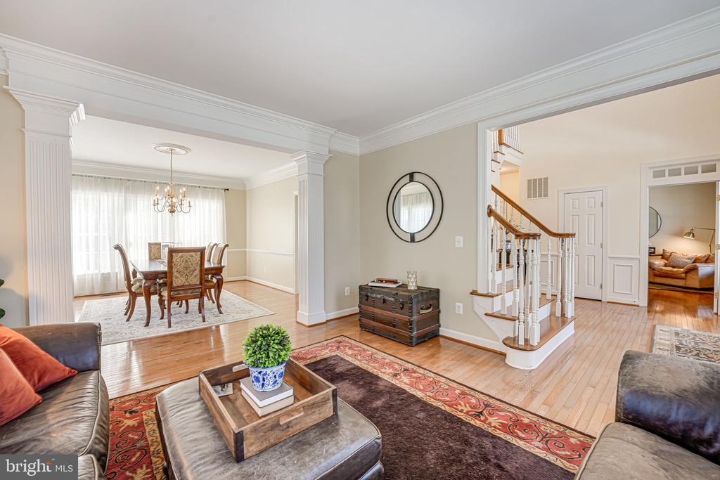24286 Walnut Hill Pl