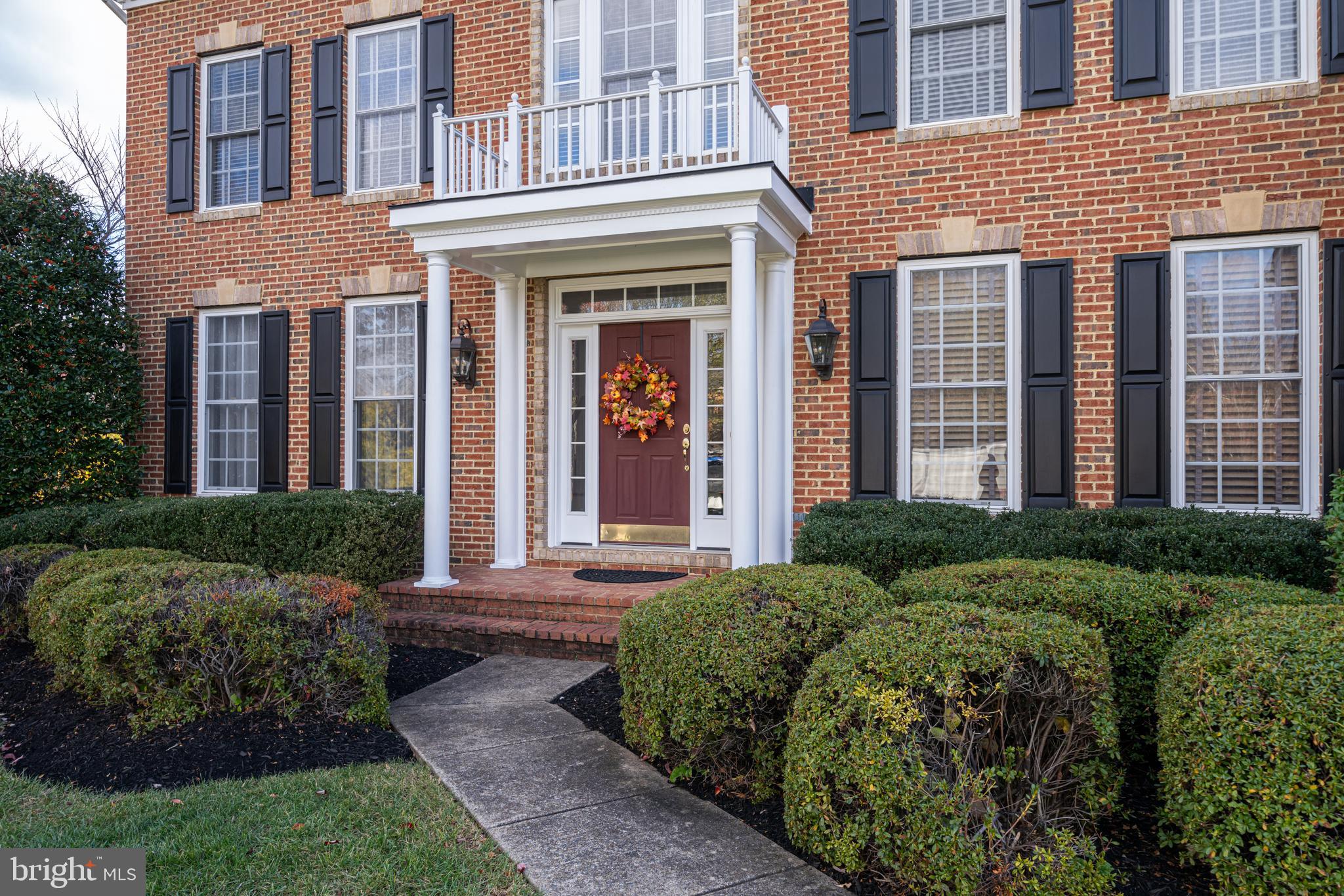 24286 Walnut Hill Pl