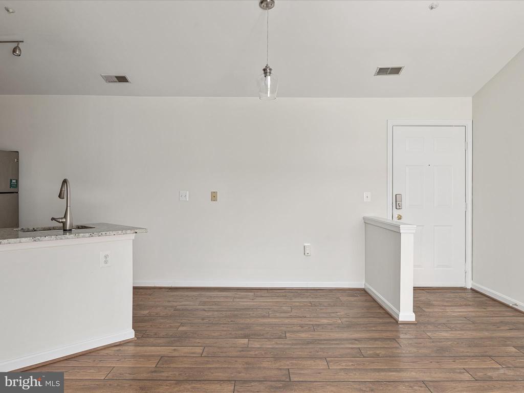 623 Constellation Sq SE #L