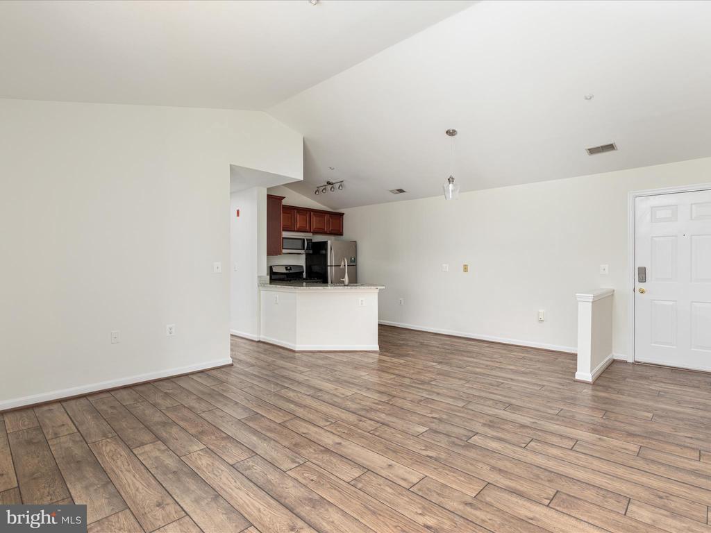 623 Constellation Sq SE #L