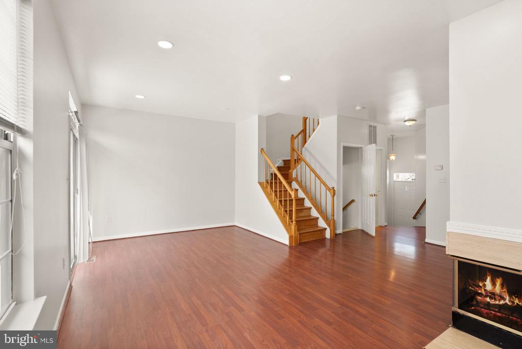 47621 COMER SQ