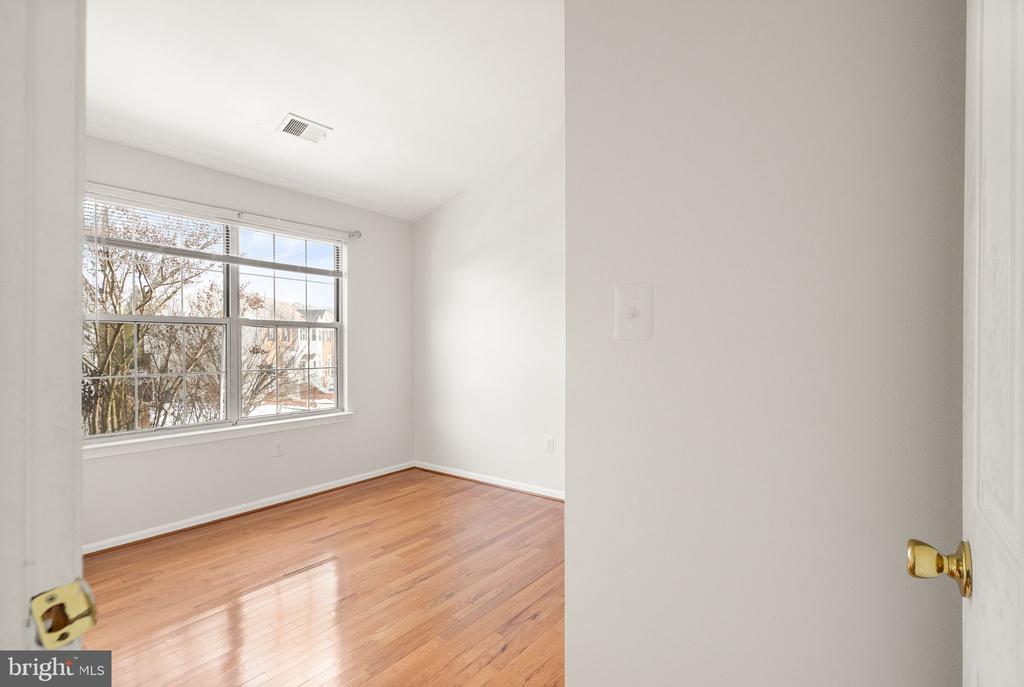 47621 COMER SQ