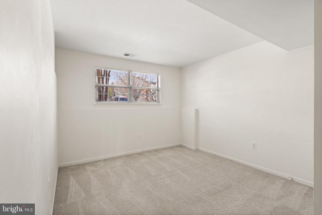 47621 COMER SQ
