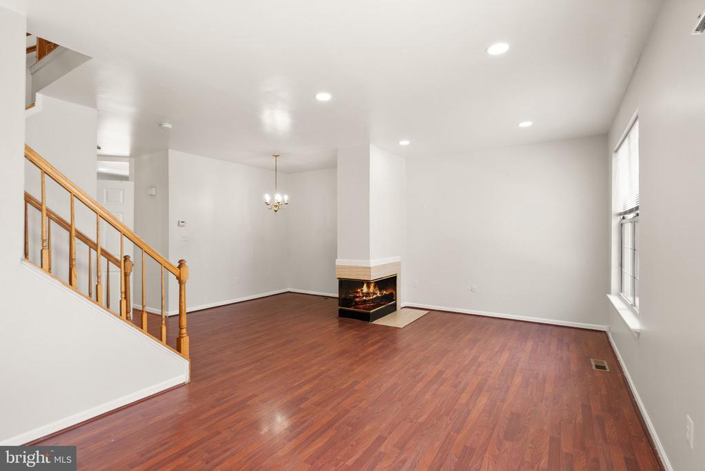 47621 COMER SQ