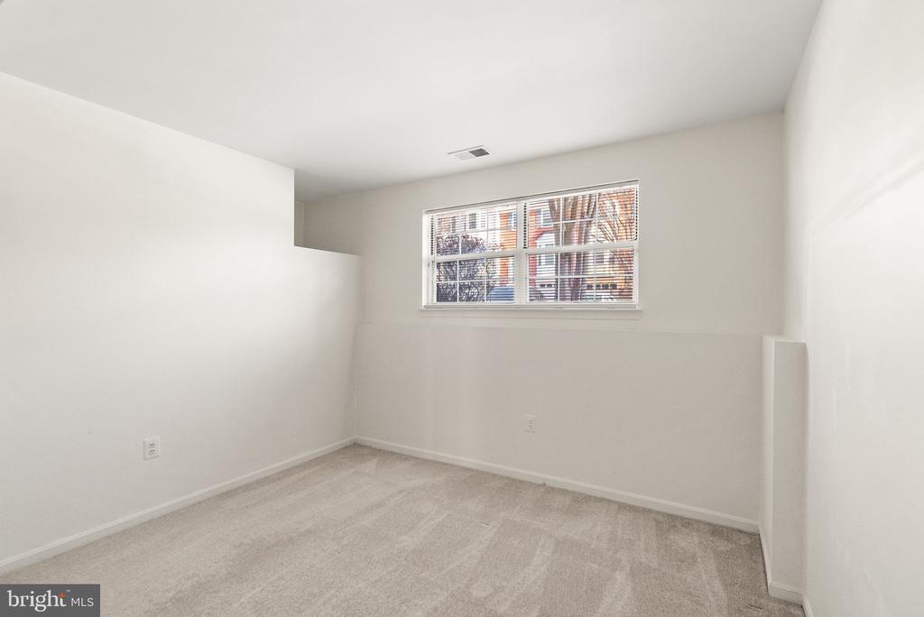 47621 COMER SQ