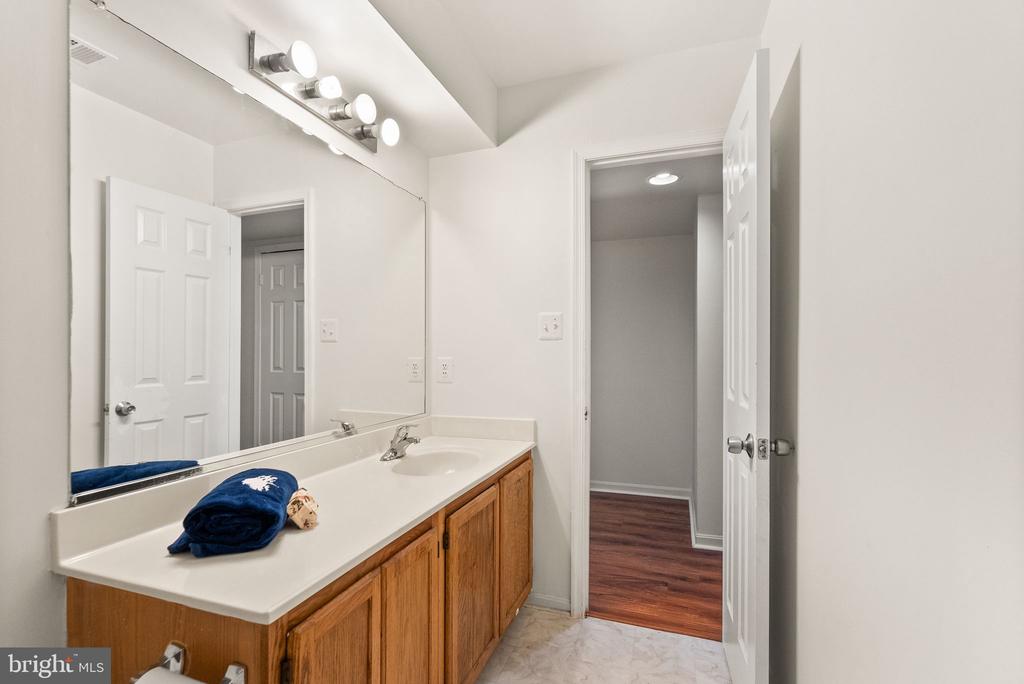 47621 COMER SQ