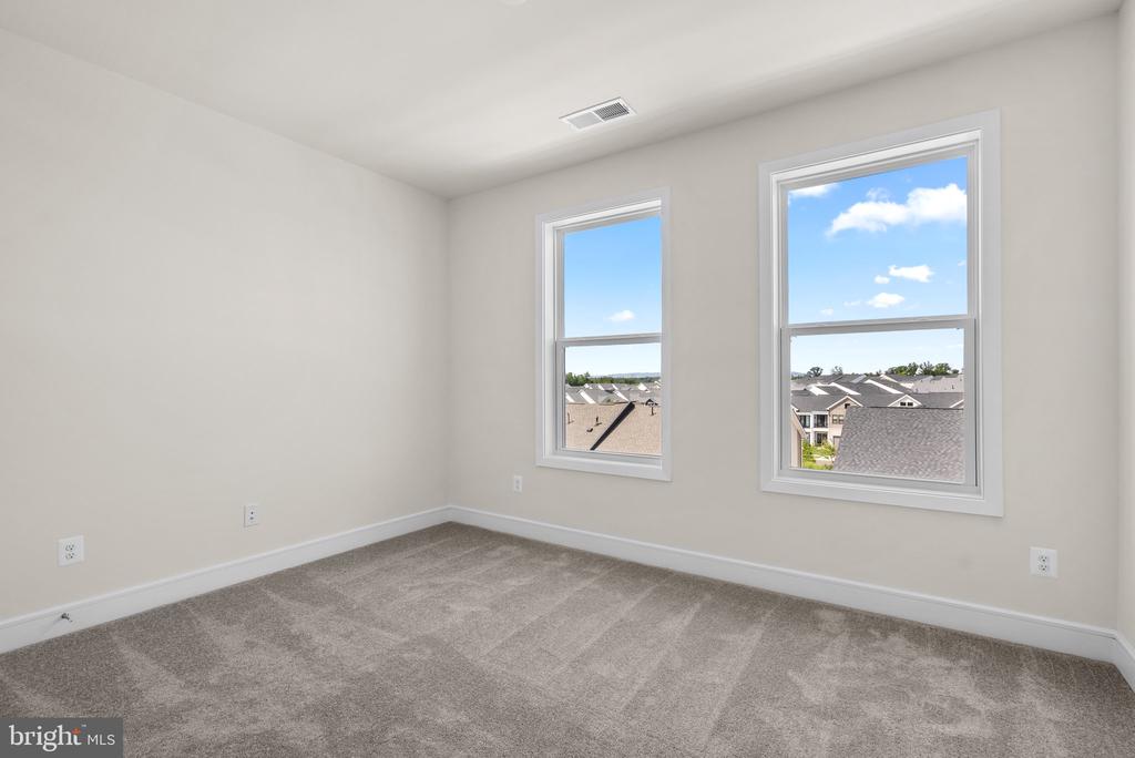 23679 Bolton Crescent Ter #12-402