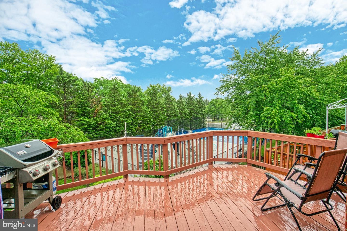 886 TALL OAKS SQ SE