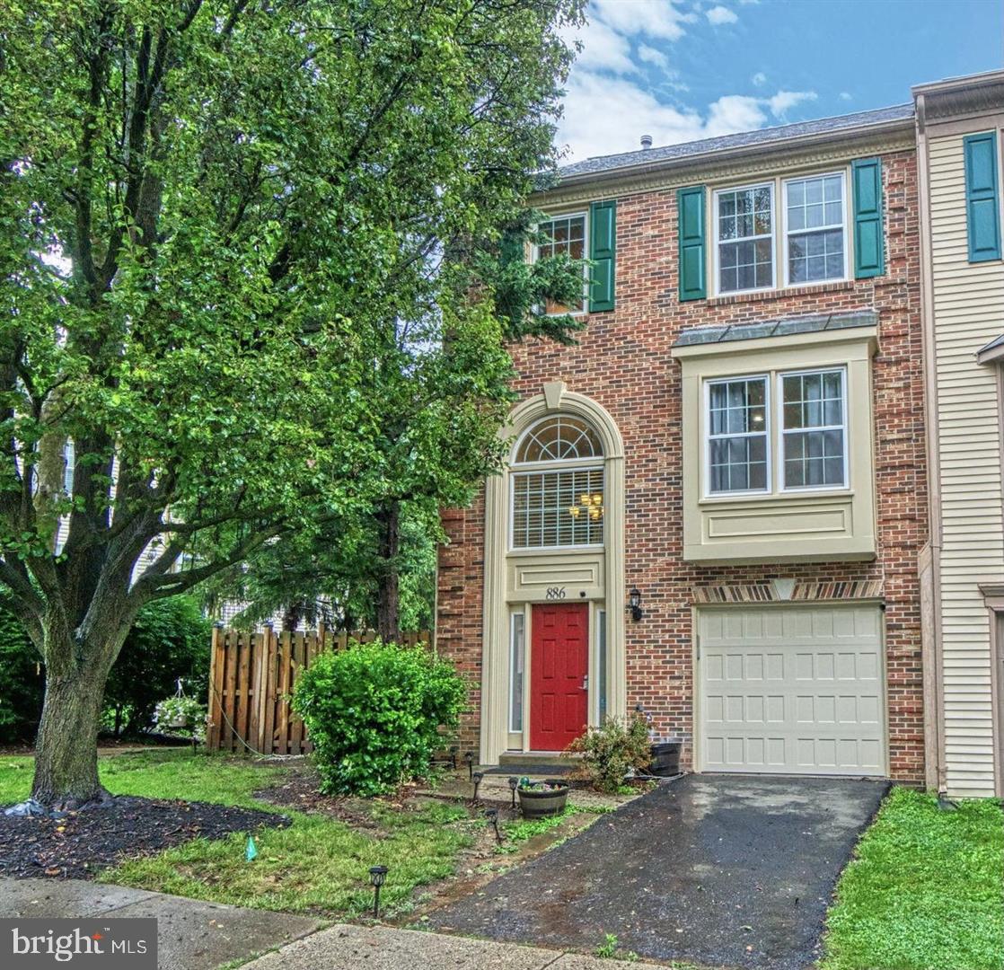 886 TALL OAKS SQ SE