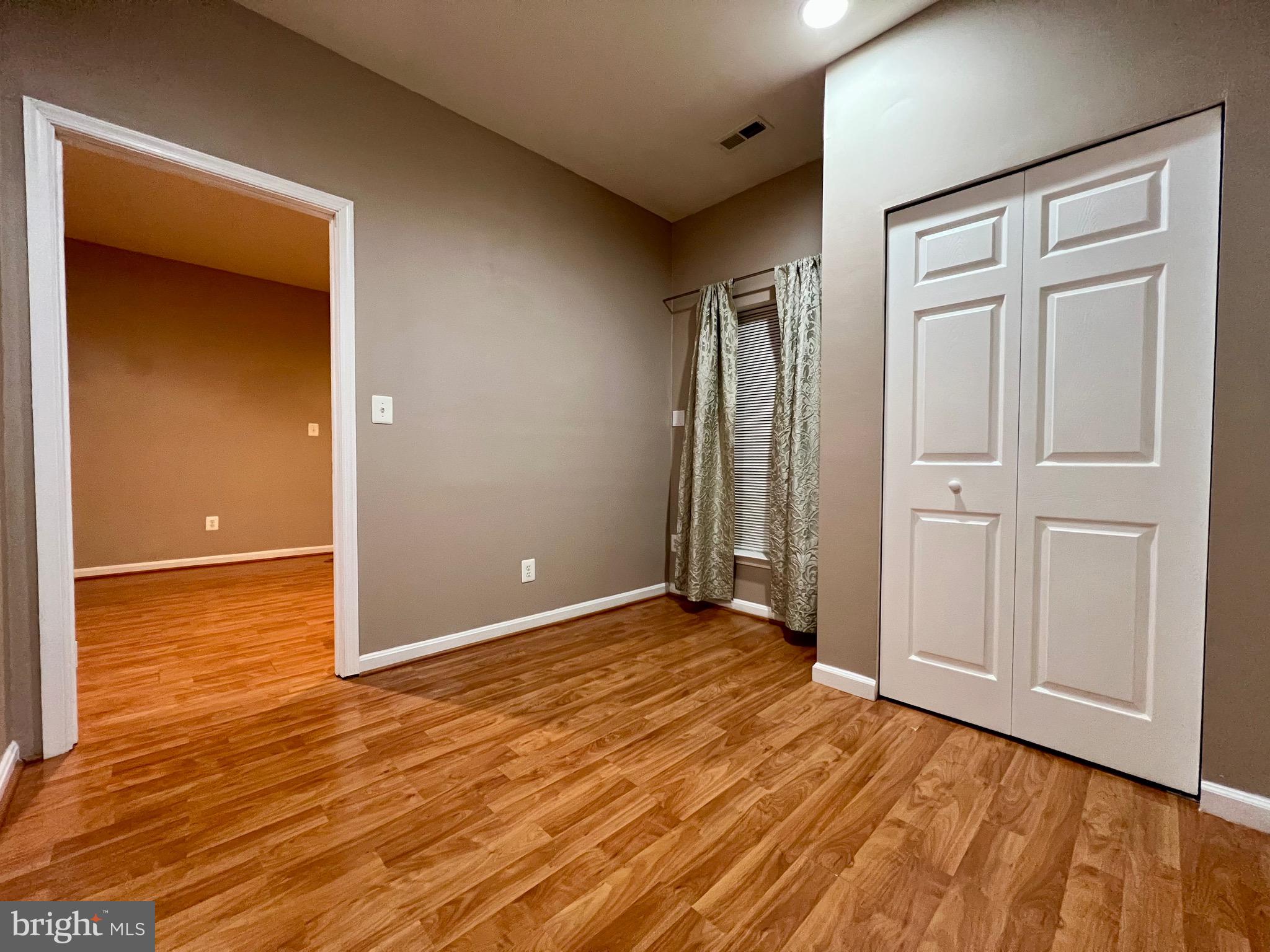 21831 LADYSLIPPER SQ