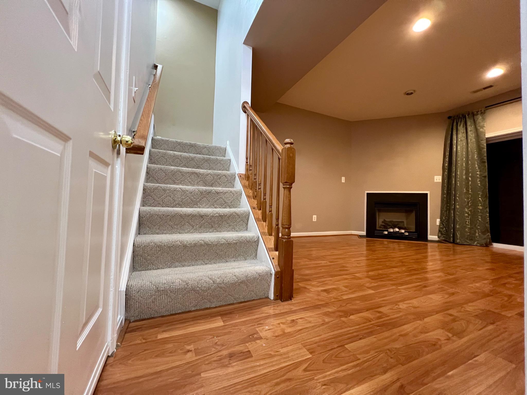 21831 LADYSLIPPER SQ
