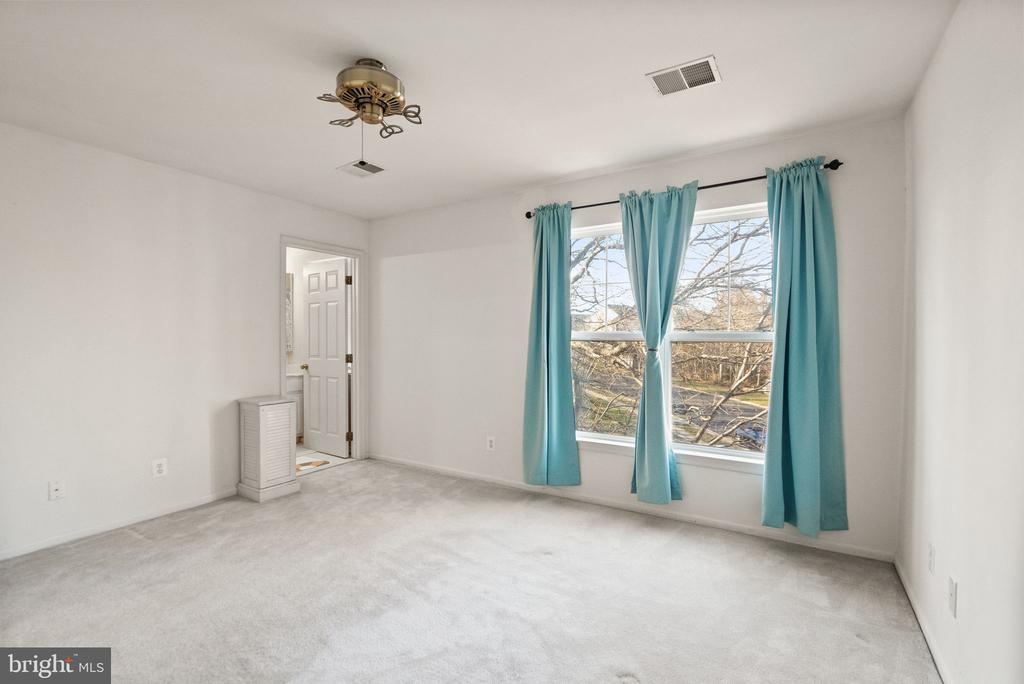 43126 Autumnwood Sq