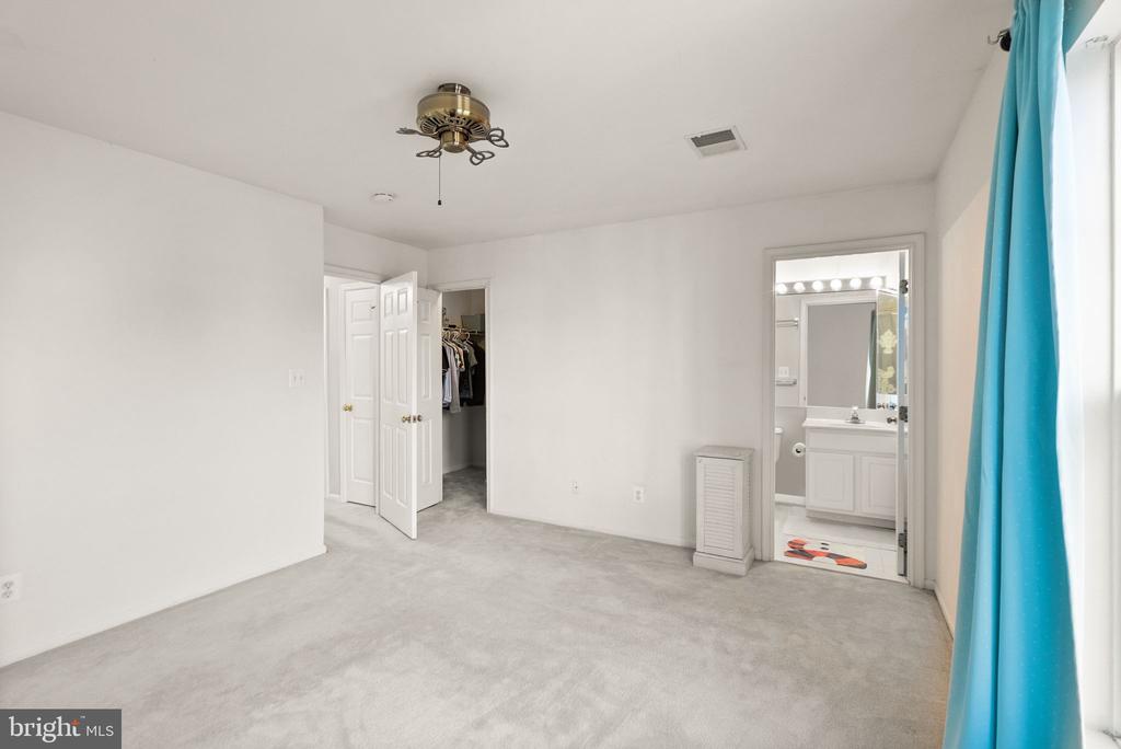 43126 Autumnwood Sq