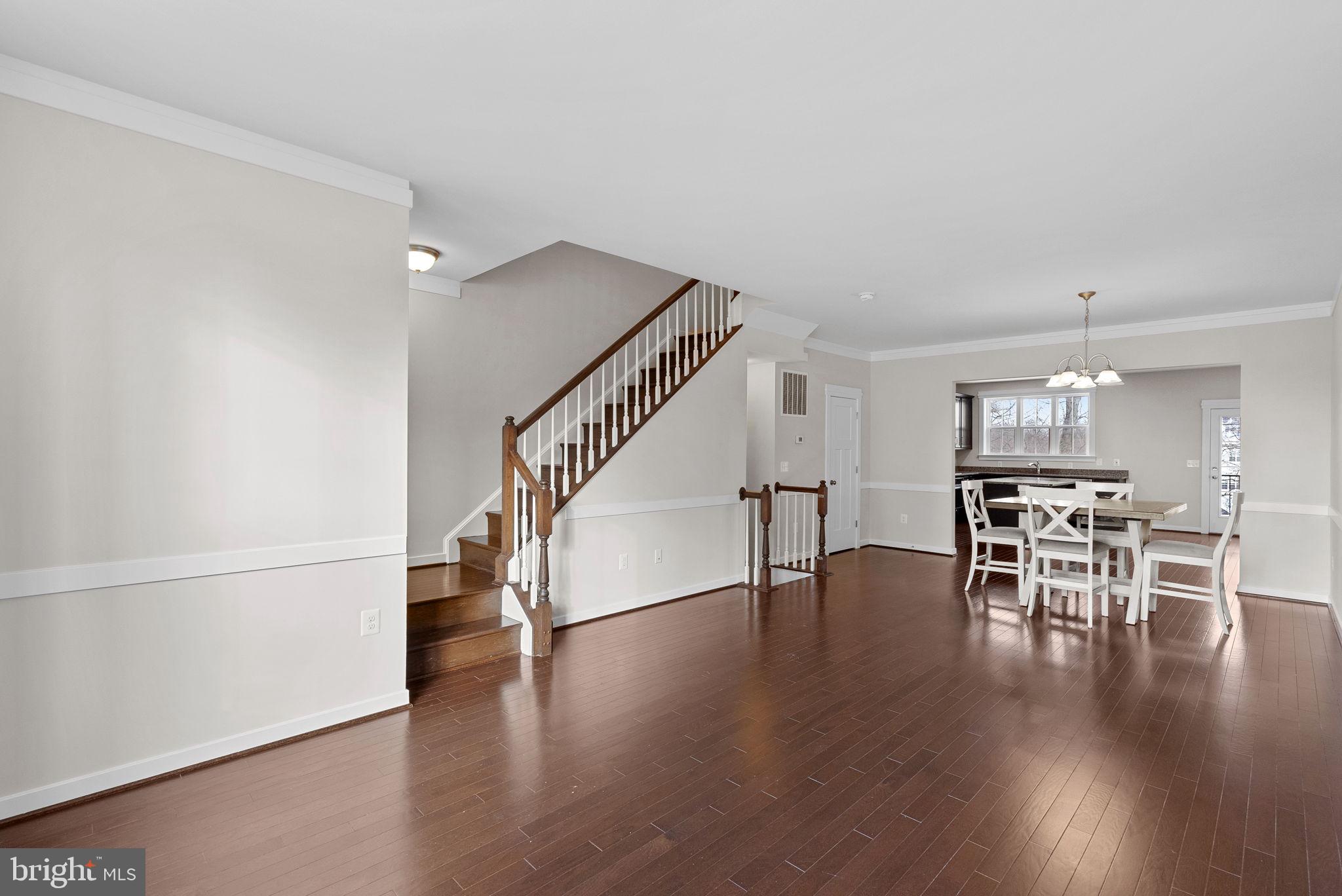 828 Savile Row Ter