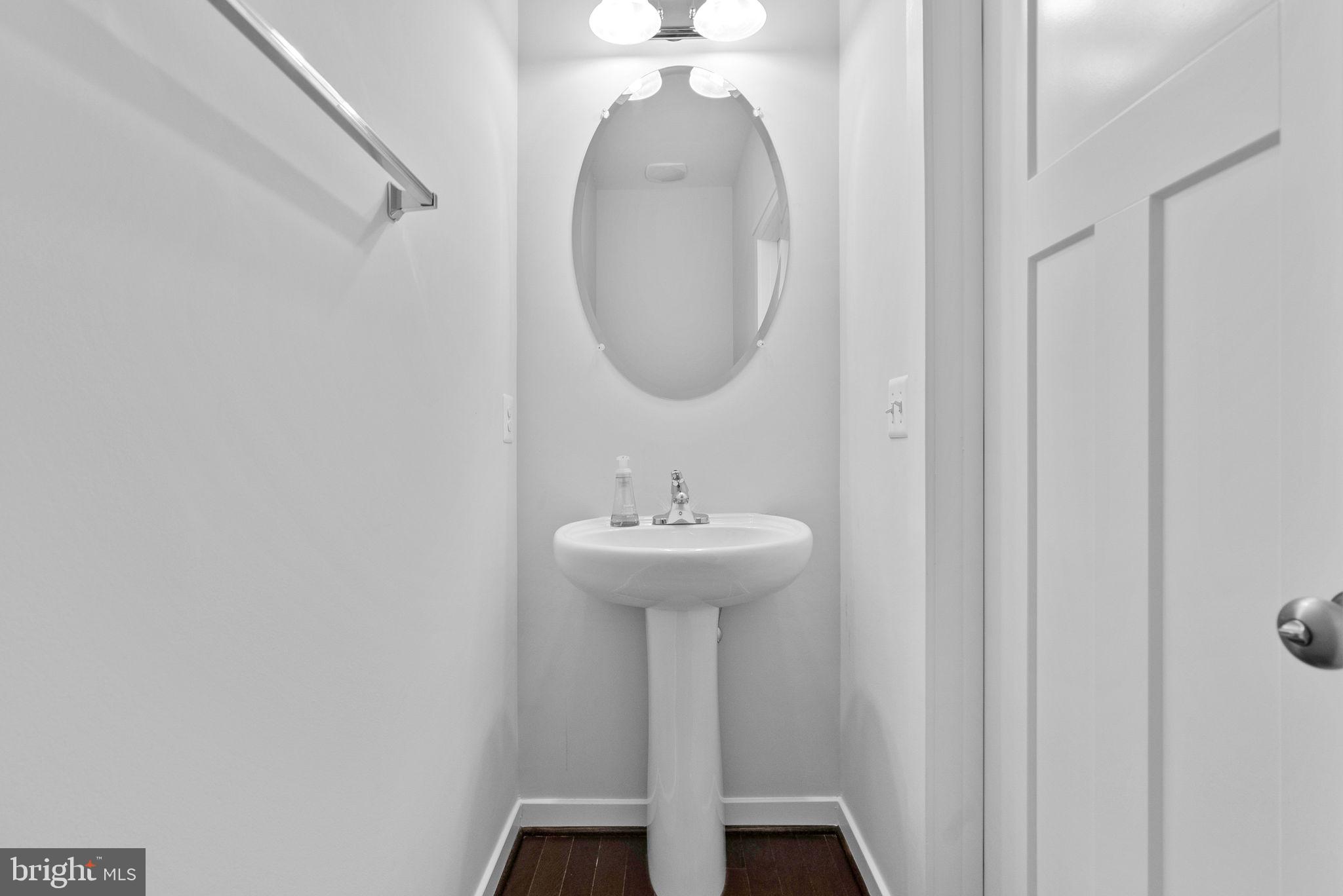 828 Savile Row Ter