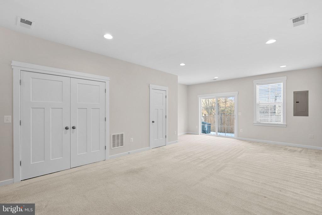 828 Savile Row Ter