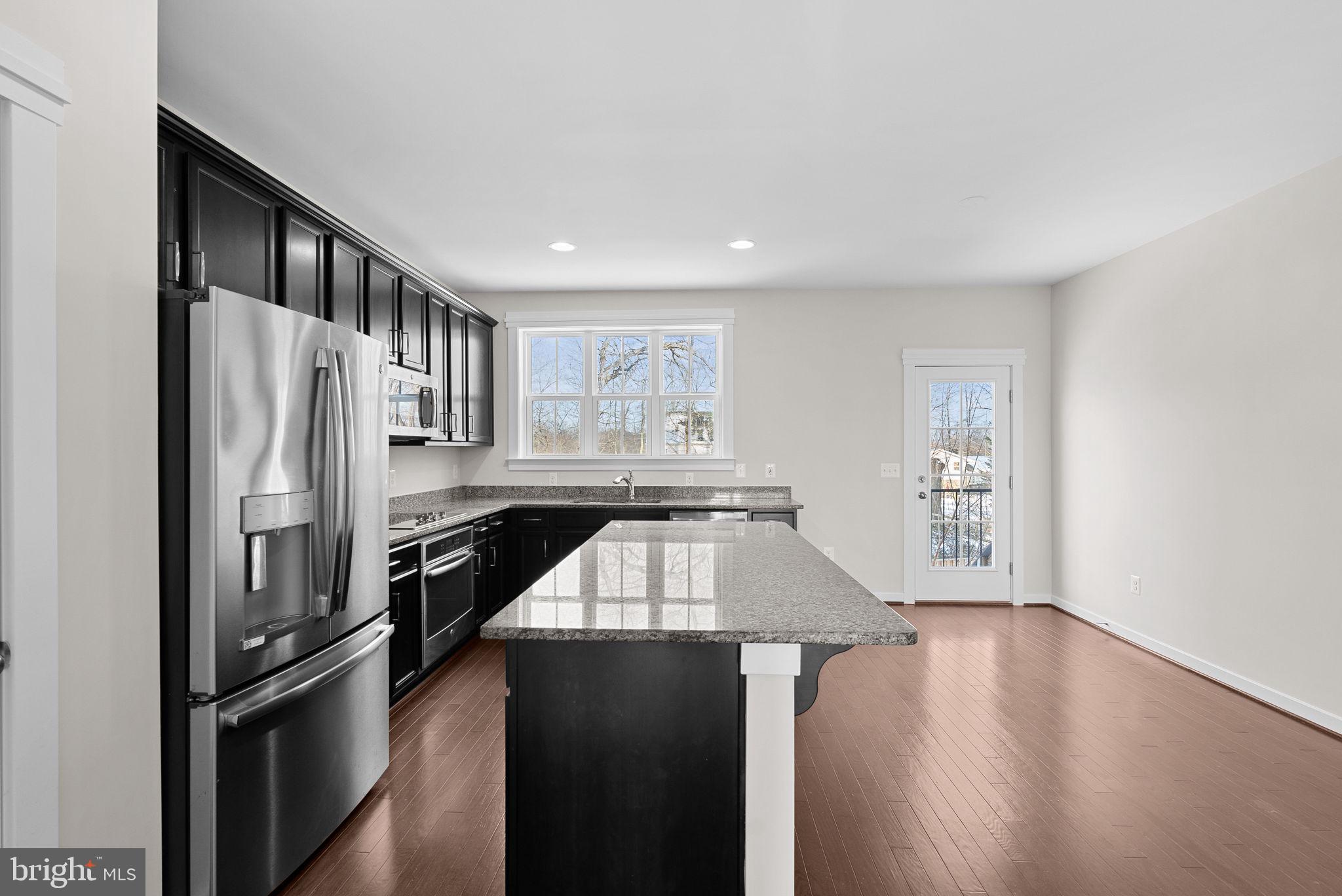 828 Savile Row Ter
