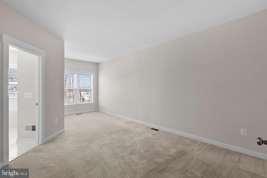 828 Savile Row Ter