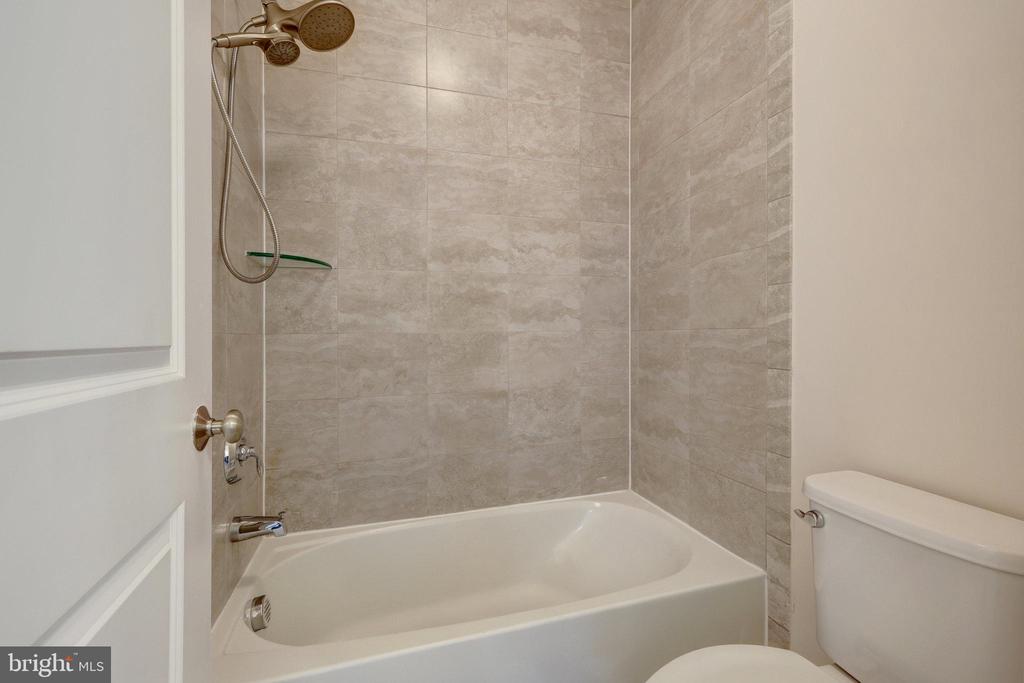 23120 Brooksbank